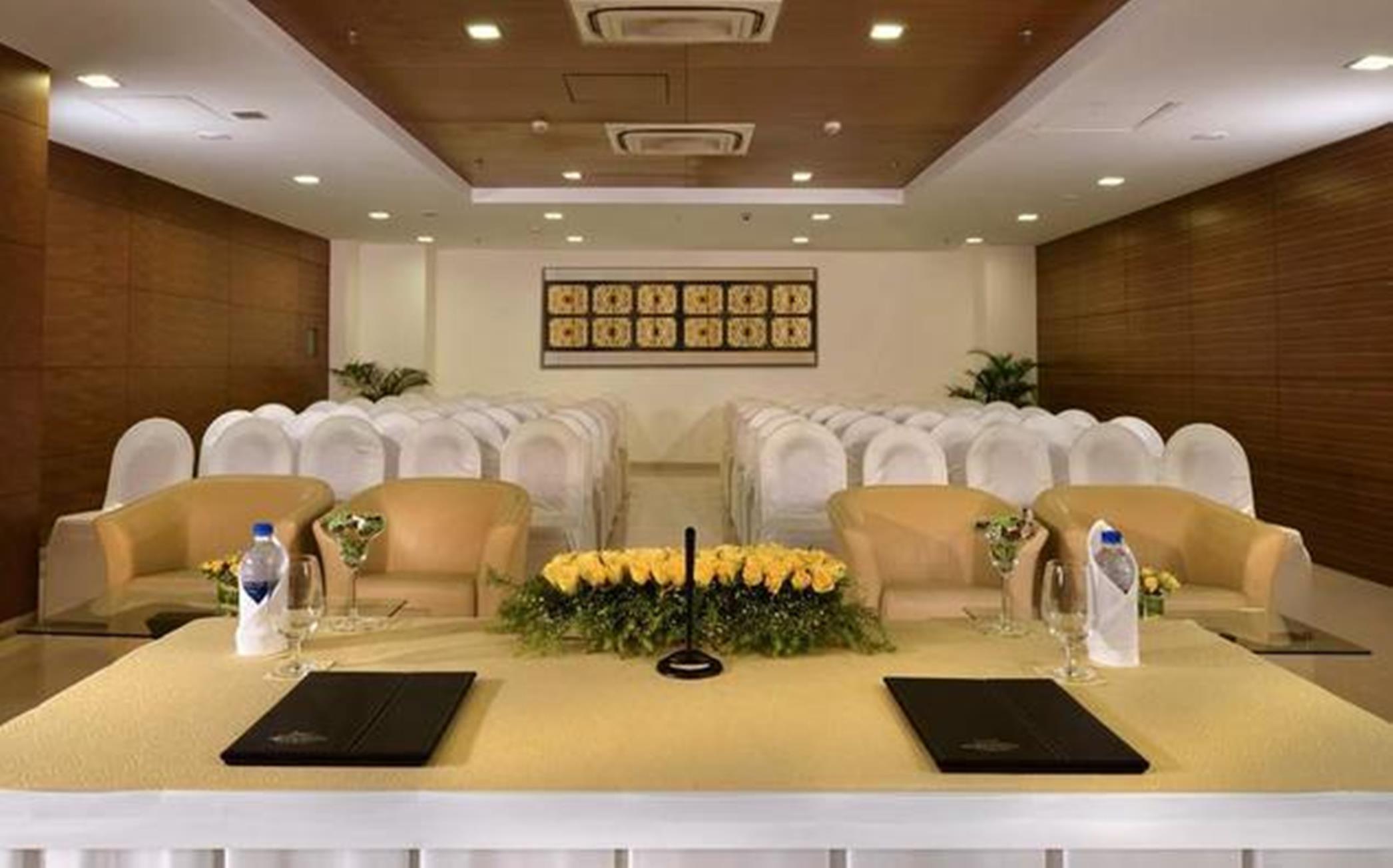 Majestic Court Sarovar Portico Νάβι Μουμπάι Εξωτερικό φωτογραφία