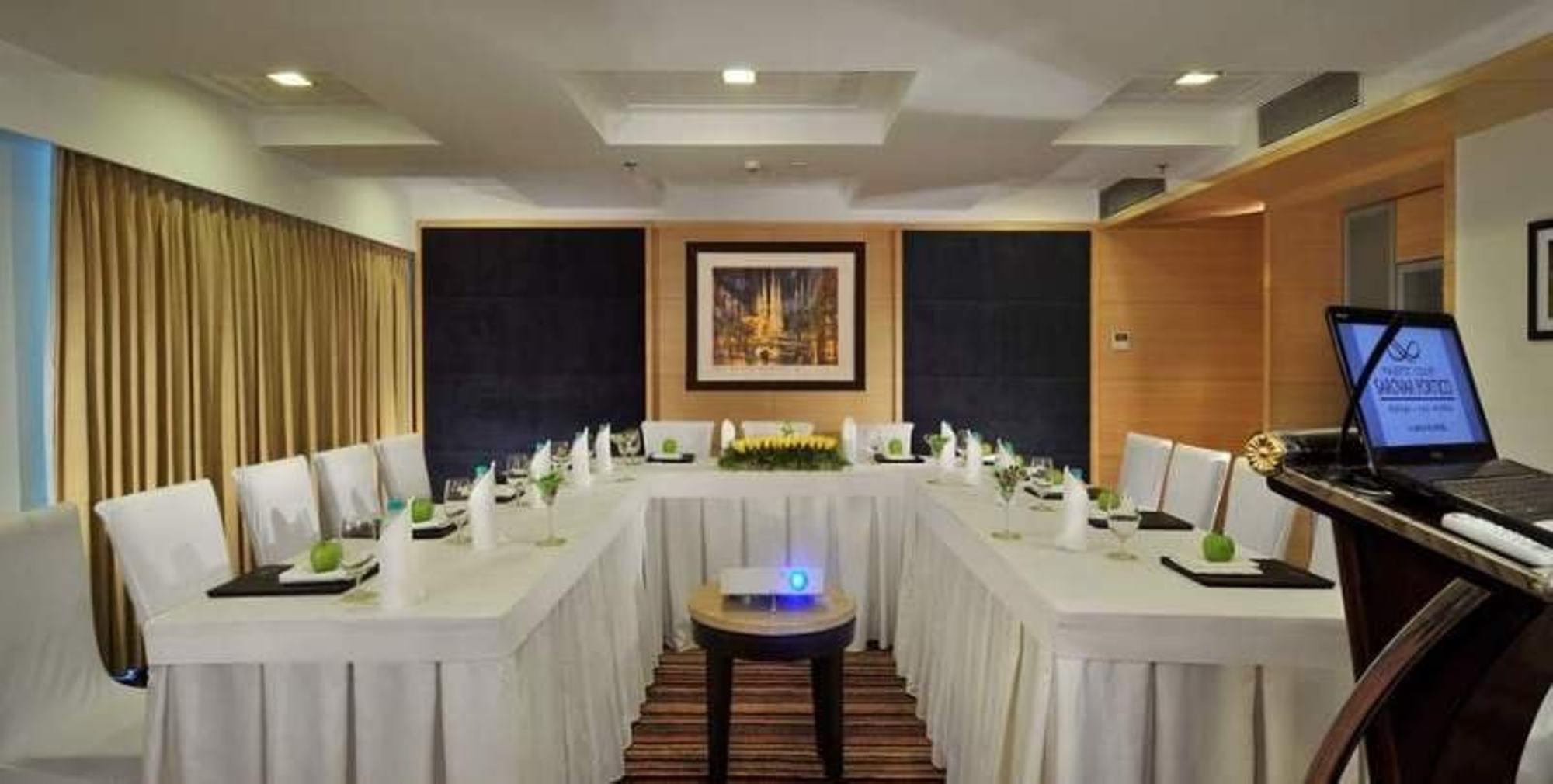 Majestic Court Sarovar Portico Νάβι Μουμπάι Εξωτερικό φωτογραφία