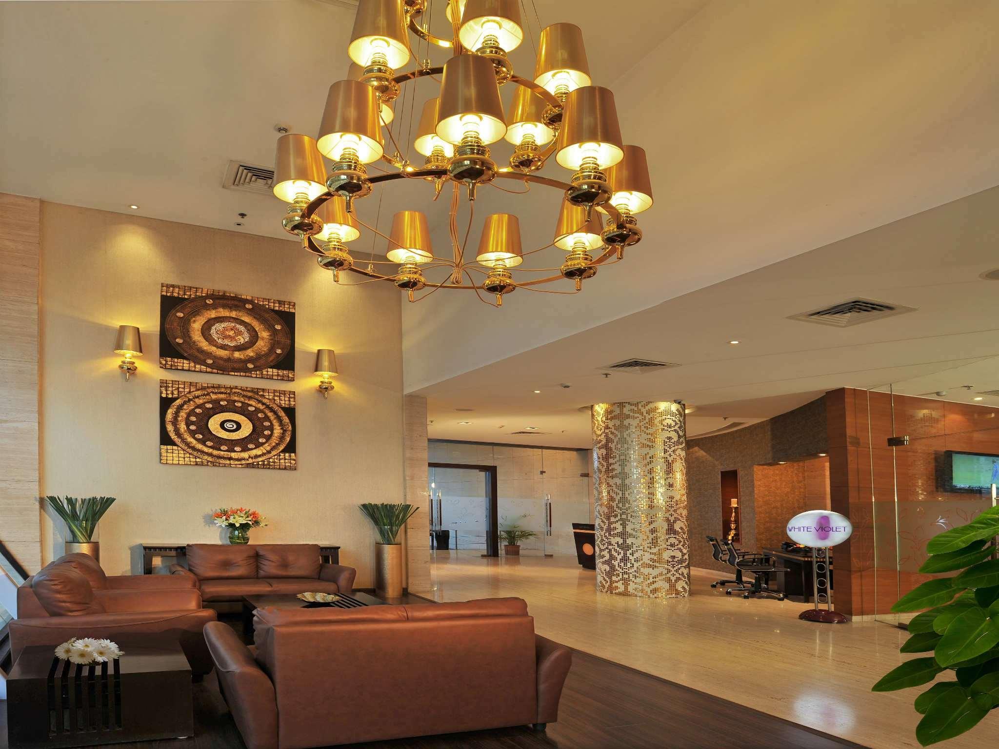 Majestic Court Sarovar Portico Νάβι Μουμπάι Εξωτερικό φωτογραφία