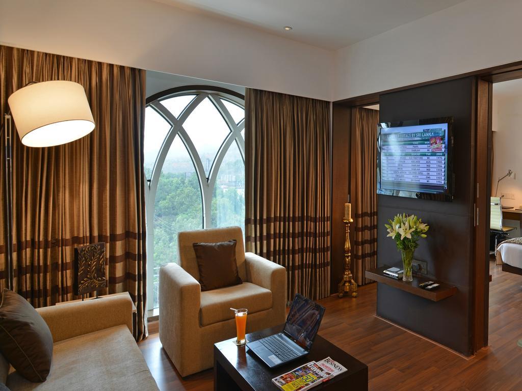 Majestic Court Sarovar Portico Νάβι Μουμπάι Εξωτερικό φωτογραφία