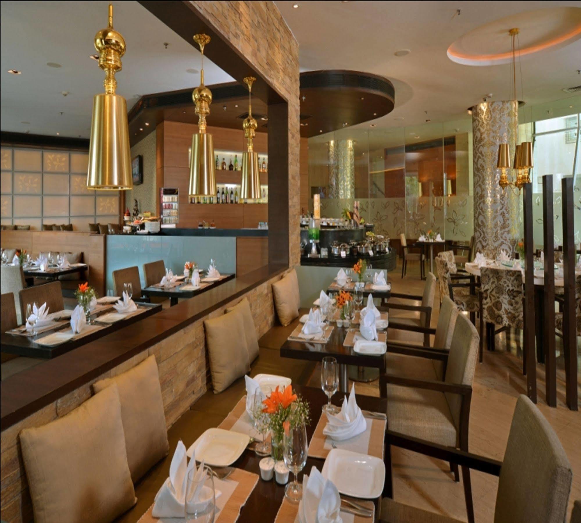 Majestic Court Sarovar Portico Νάβι Μουμπάι Εξωτερικό φωτογραφία