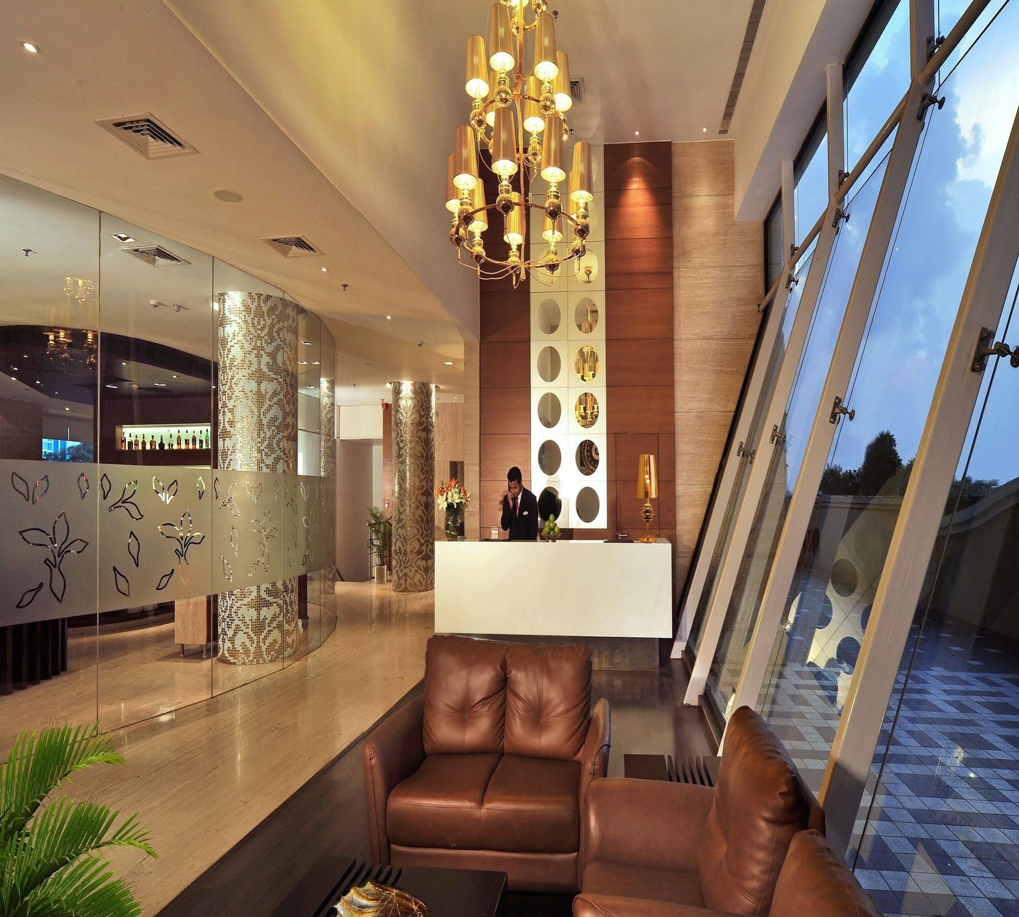 Majestic Court Sarovar Portico Νάβι Μουμπάι Εξωτερικό φωτογραφία