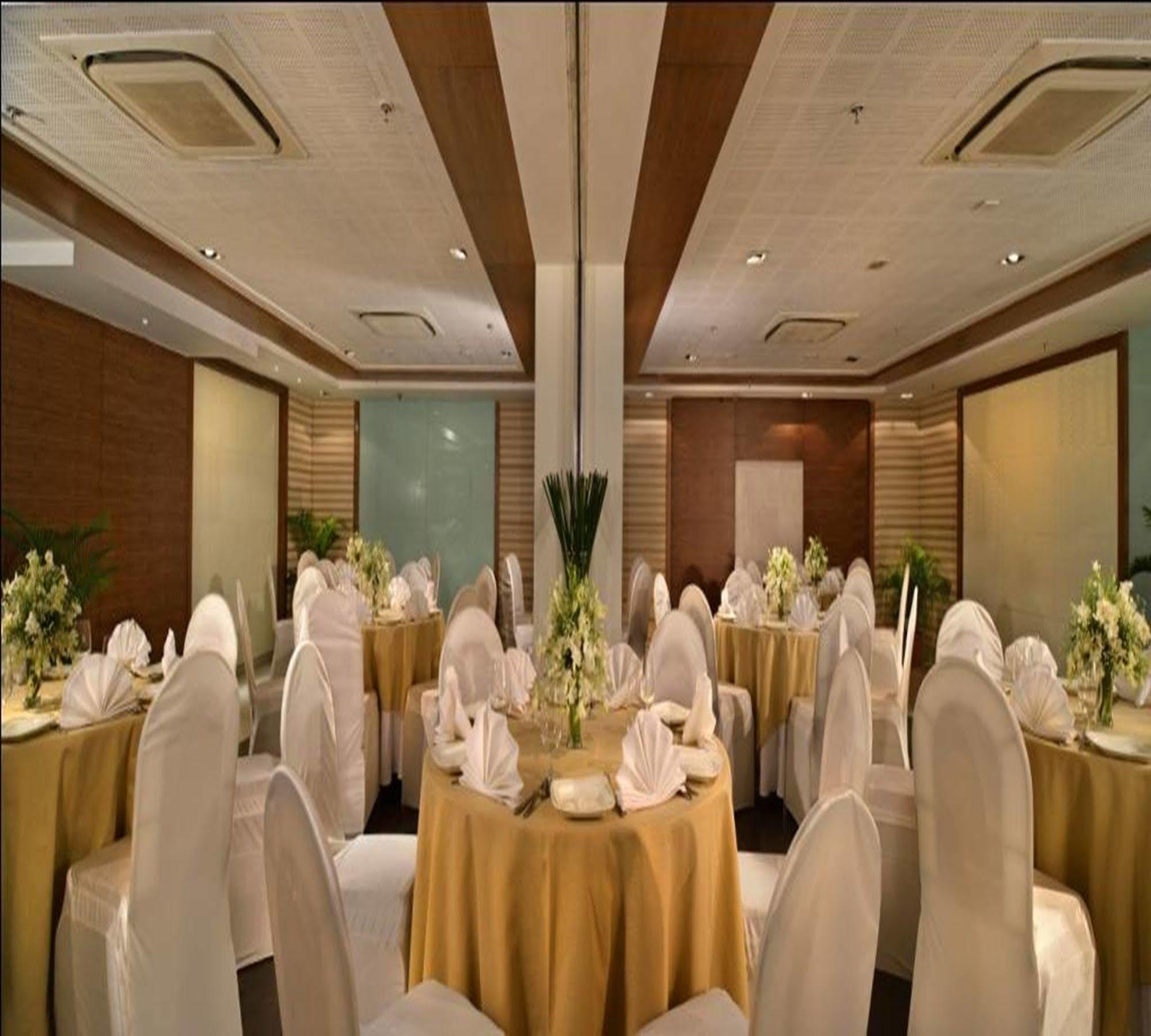 Majestic Court Sarovar Portico Νάβι Μουμπάι Εξωτερικό φωτογραφία