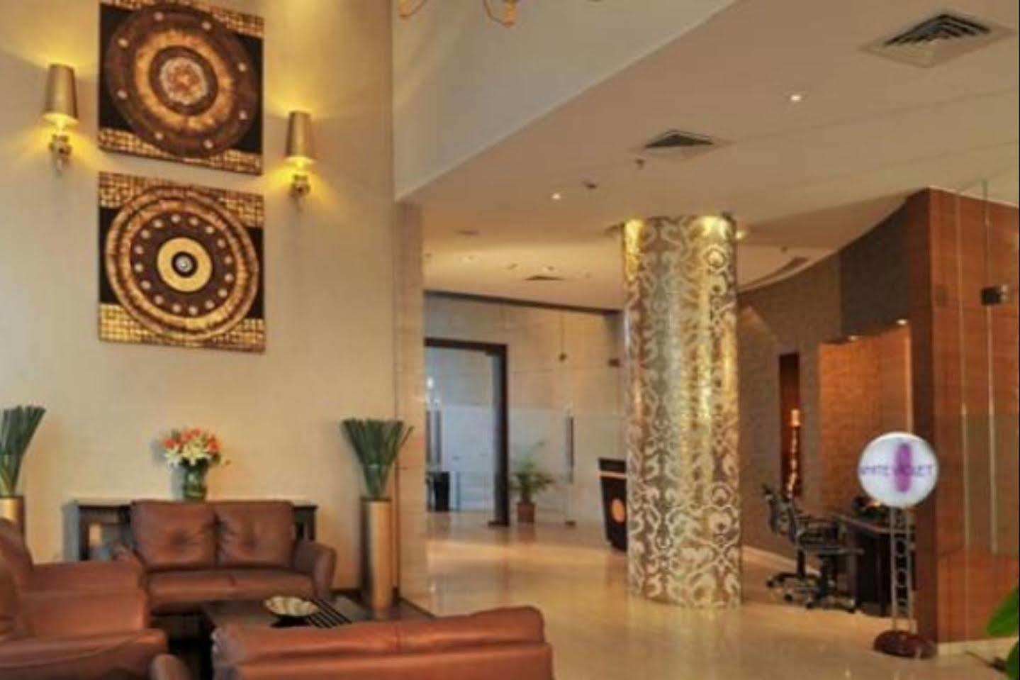 Majestic Court Sarovar Portico Νάβι Μουμπάι Εξωτερικό φωτογραφία