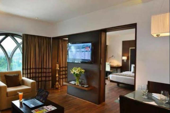 Majestic Court Sarovar Portico Νάβι Μουμπάι Εξωτερικό φωτογραφία